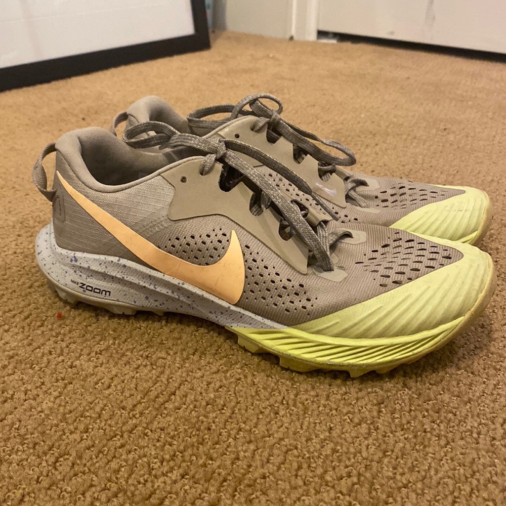 NIKE TRAIL RUNNING SHOES